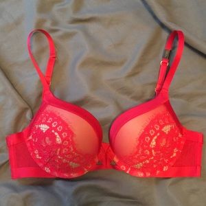 NWOT Victoria’s Secret Very Sexy Push Up Bra